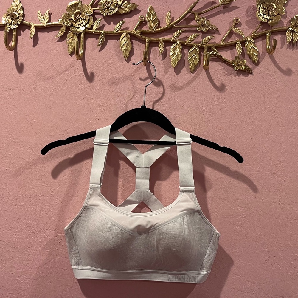 Victoria’s Secret Incredible Max White Sports Bra